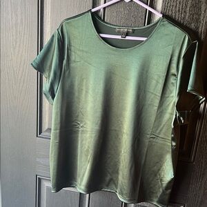 Banana Republic Women's Dark Green Short Sleeve blouse